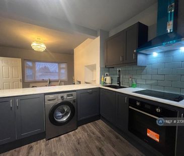 3 bedroom semi-detached house to rent - Photo 4