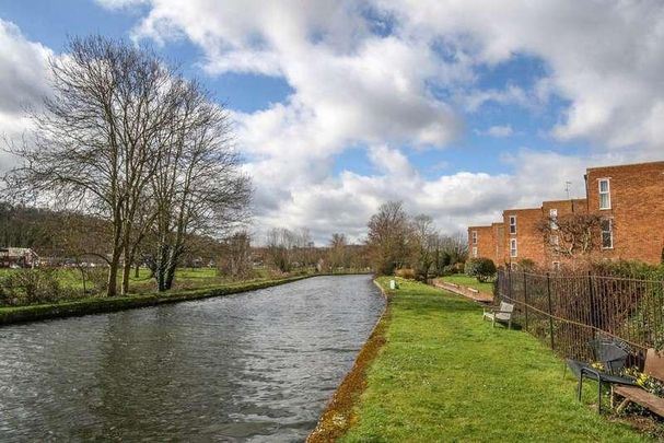 River Park, Boxmoor, HP1 - Photo 1