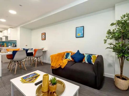 7 Bed Large En-suite - Photo 1
