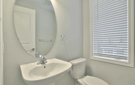 For Lease - 32 Rapids Lane, Hamilton, Ontario - Photo 2