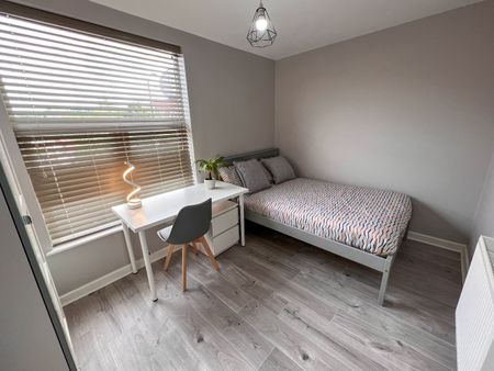 5 Bed Terraced House, Shoreham Street, S2 - Photo 4