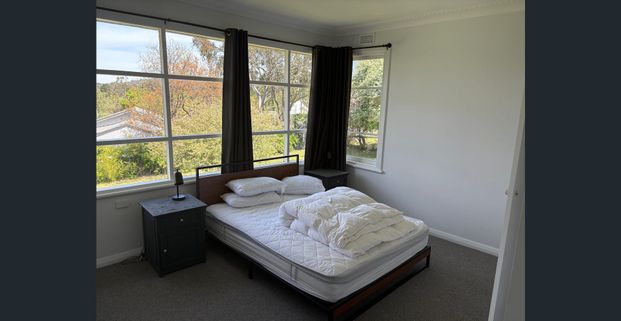 BEAUTIFULLY FULLY FURNISHED 4-BEDROOM HOME - UTILITIES & GARDENING INCLUDED - Photo 1