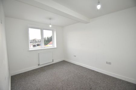 4 bedroom semi-detached house to rent - Photo 4