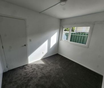 2-Bedroom Flat – Fully Renovated & Move-In Ready! - Photo 6