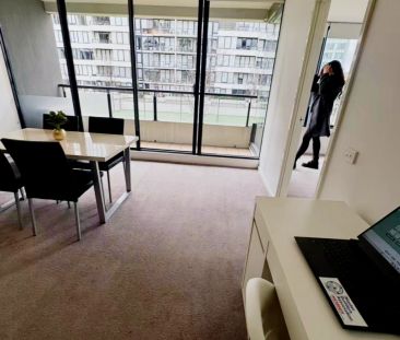 3 Bedrooms 2 Bathrooms - Photo 2