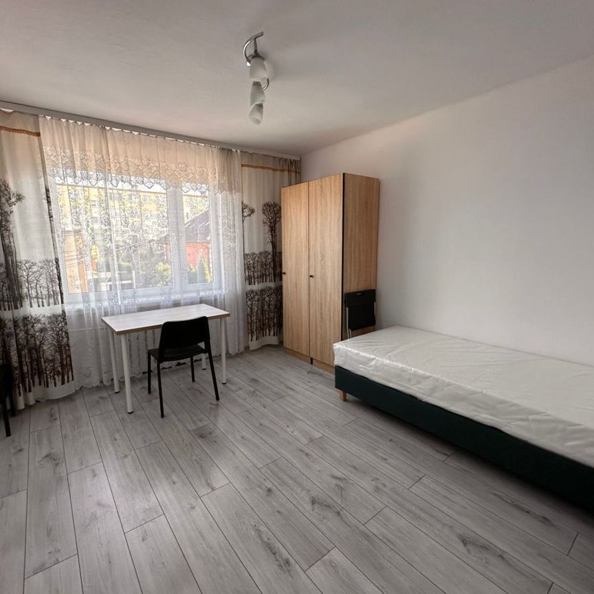 Dom z 5 sypialniami, oś. Chopina - Zdjęcie 1