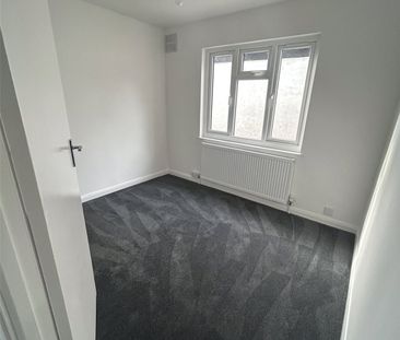 Acacia Drive, Southend-on-Sea, Essex, SS1 3JU - Photo 4