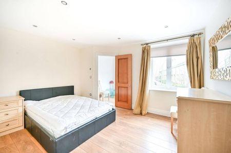 3 bedroom flat to rent - Photo 5