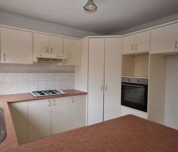 1/A Bathurst Street, Mooroolbark - Photo 2