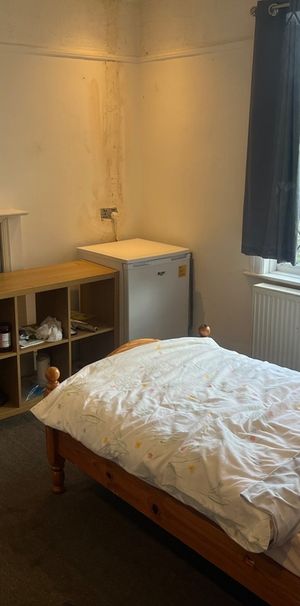 Room in a Shared Flat, Romsey Road, SO16 - Photo 1
