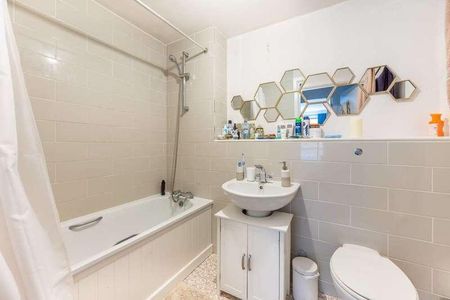 Cam Road, Stratford, E15 - Photo 4