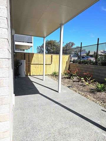 GREAT LOCATION-NEAR NEW FULLY DUCTED 3 BED 2 BATH TOWNHOUSE - Photo 4