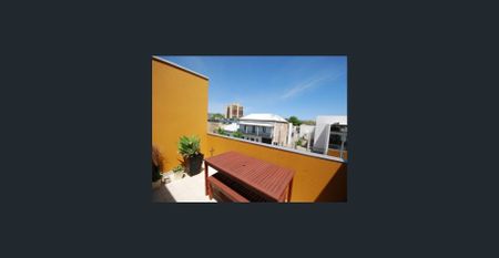 Two Bedroom Furnished Town-House in Adelaide CBD! - Photo 3