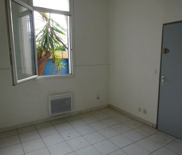 Location Appartement 2 pièces 26m² LA SEYNE SUR MER 83500 - Photo 4