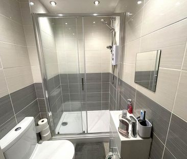 3 bedroom flat to rent - Photo 2