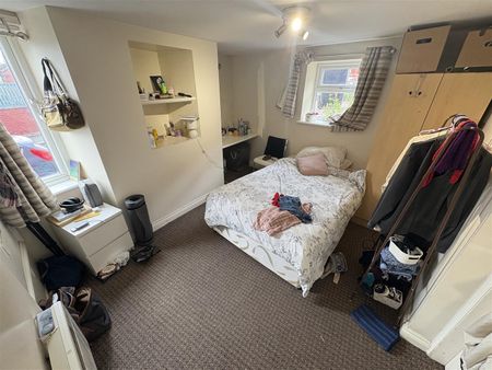 Wetherby Grove, Burley, LS4 2JH, Leeds - Photo 2
