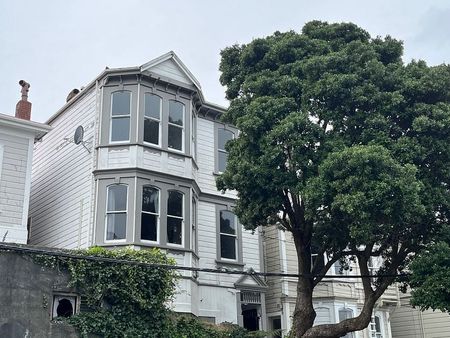 Character newly refurbish 3-Bedroom Home in Te Aro - Photo 3