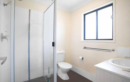 We are delighted to offer this spacious 4 bedroom family home for rent in Blacks Beach - Photo 4