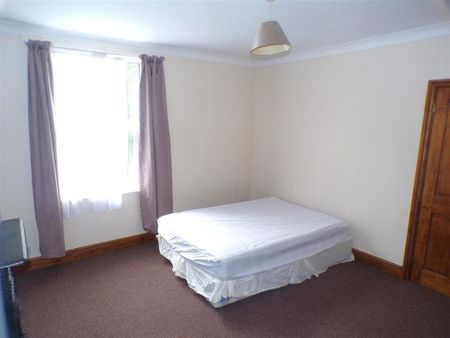 2 bedroom end of terrace house to rent - Photo 4