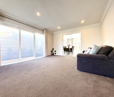 4 Bedroom Home in Newlands - Photo 1