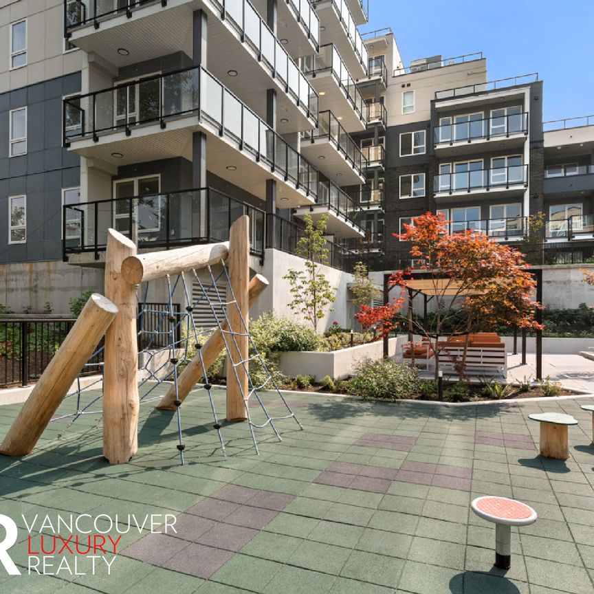 Condo in Port Moody, British Columbia - Photo 1