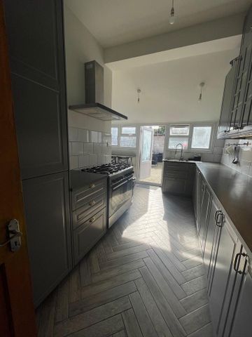 1 bedroom in a house share to rent - Photo 4