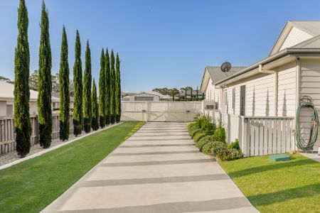 A Home of Distinction - Where Elegance Meets Everyday Life - Photo 3