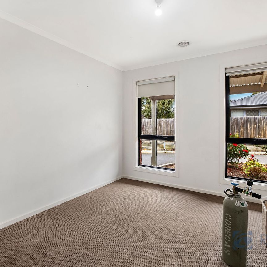 2/8 Silverdale Drive, 3340, Darley Vic - Photo 1