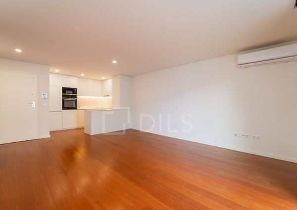 Apartamento T1 com varanda - Novo - Casa da Musica - Rotunda Boavista