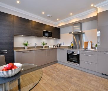 Flat to rent - Park Avenue, Bromley, BR1 - Photo 2