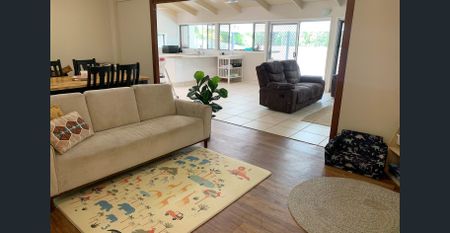 Minutes to Beach & Shops - Photo 4