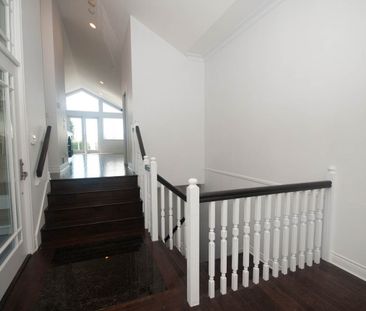 Amazing Family Home in Dundarave - Photo 3