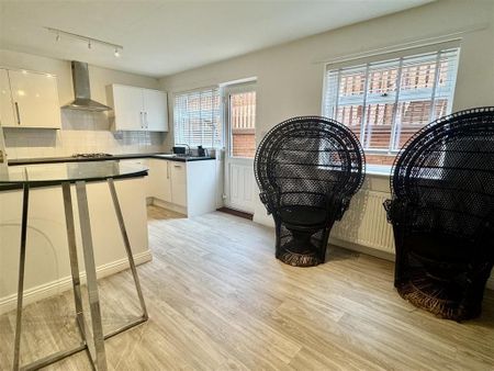 3 bedroom semi-detached house to rent - Photo 5