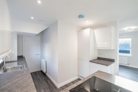 3 bedroom end of terrace house to rent - Photo 2