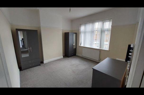 2 Bed Maisonette, Kildowan Road, IG3 - Photo 1