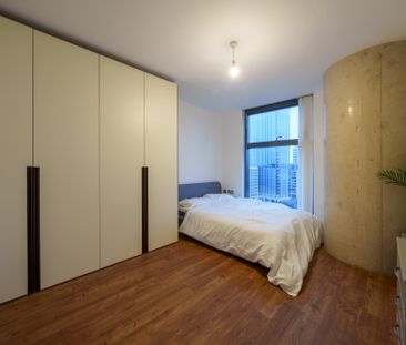 Two-bedroom apartment in the prestigious West Tower, Liverpool - Photo 6