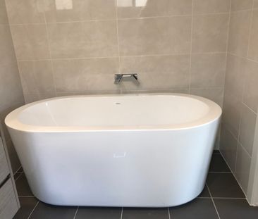 Stunning Near-New 3-Bedroom Townhouse - Photo 5