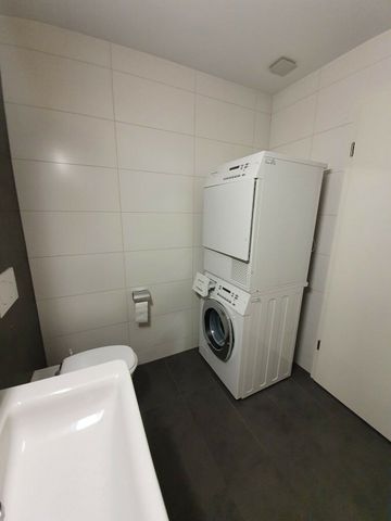 MAGNIFIQUE 2,5 pièces au rez-de-chaussée / SEHR SCHÖNE 2.5-Zimmer-Wohnung, - Photo 4