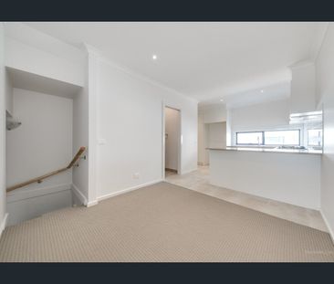 This 3-level townhouse has it all! - Photo 1