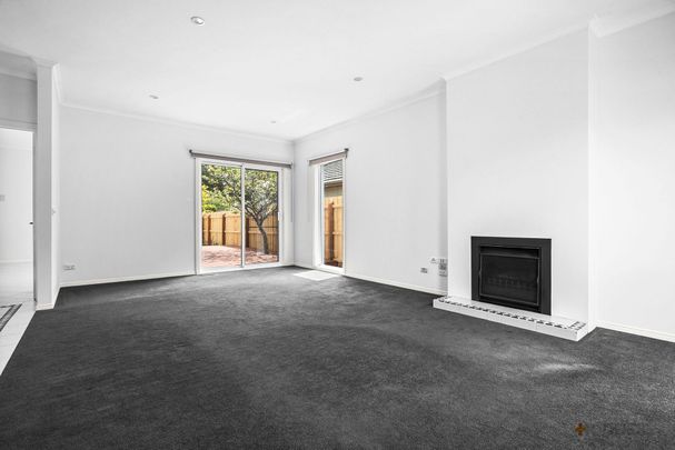 THREE-BEDROOM FAMILY HOME | GREAT LOCATION | LOW MAINTENANCE - Photo 1