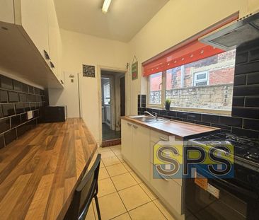 4 bedroom terraced house to rent - Photo 3