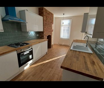 2 Bed Flat, Warwick Drive, CH45 - Photo 3