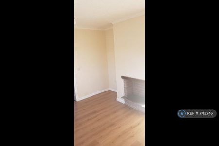 2 bedroom end of terrace house to rent - Photo 3