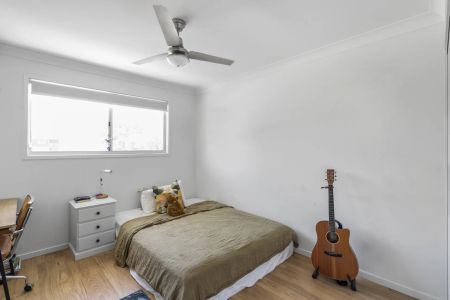 Contemporary Tri Level Townhouse in a Premium Locale - Photo 4