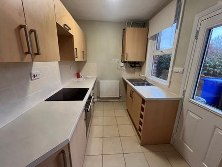 2 bedroom semi-detached house to rent - Photo 2