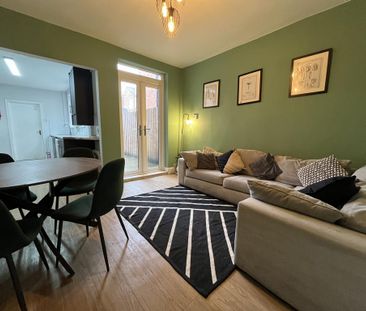 6 bedroom terraced house to rent - Photo 3