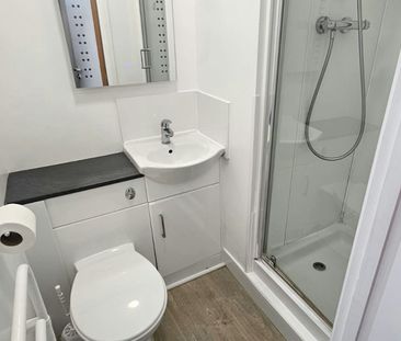 House share to rent on - Photo 6