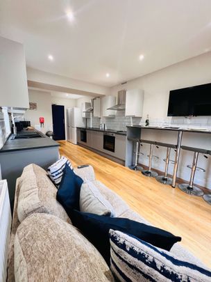 Experience Stylish Living-Modern 6-Bedroom House- Oxford Road Bedroom 1 - Photo 1