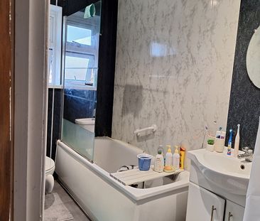 Room in a Shared House, Coles Crescent, HA2 - Photo 2