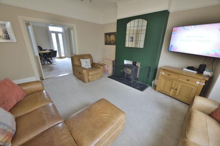 3 bedroom terraced house to rent - Photo 2